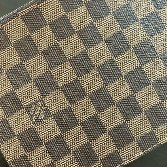 Louis Vuitton Neverfull Pouch - Picture 2 of 6